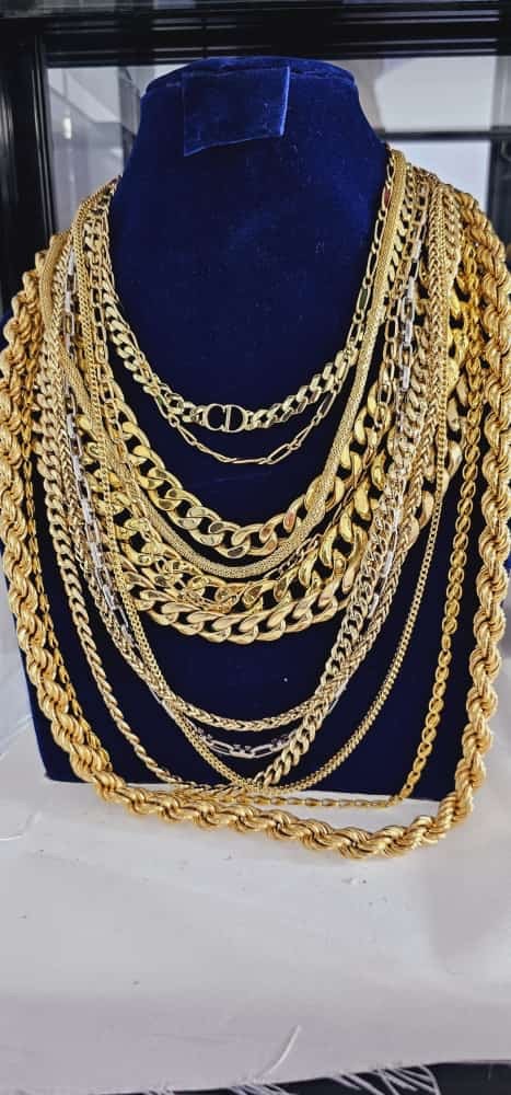 Italy 18karat Gold Available in neck chains (unisex)