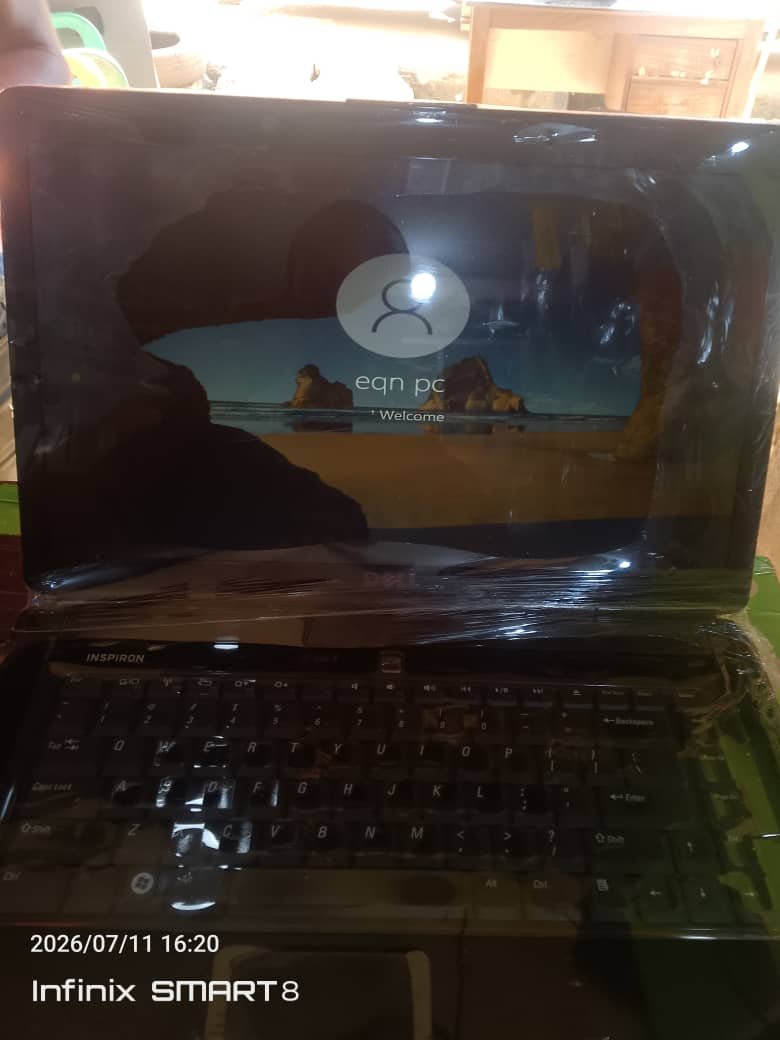 Bergun Dell laptop London use,223hd,4Gb Ram