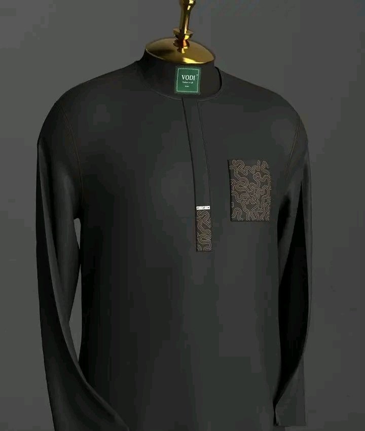 Senator wears