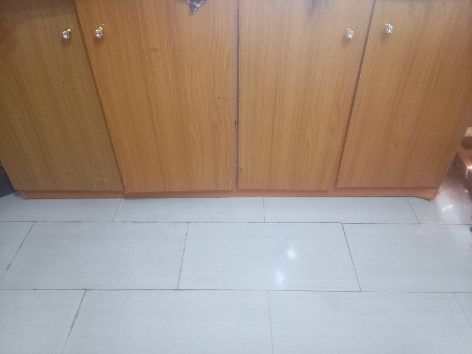 Kitchen cabinet with sink and tap