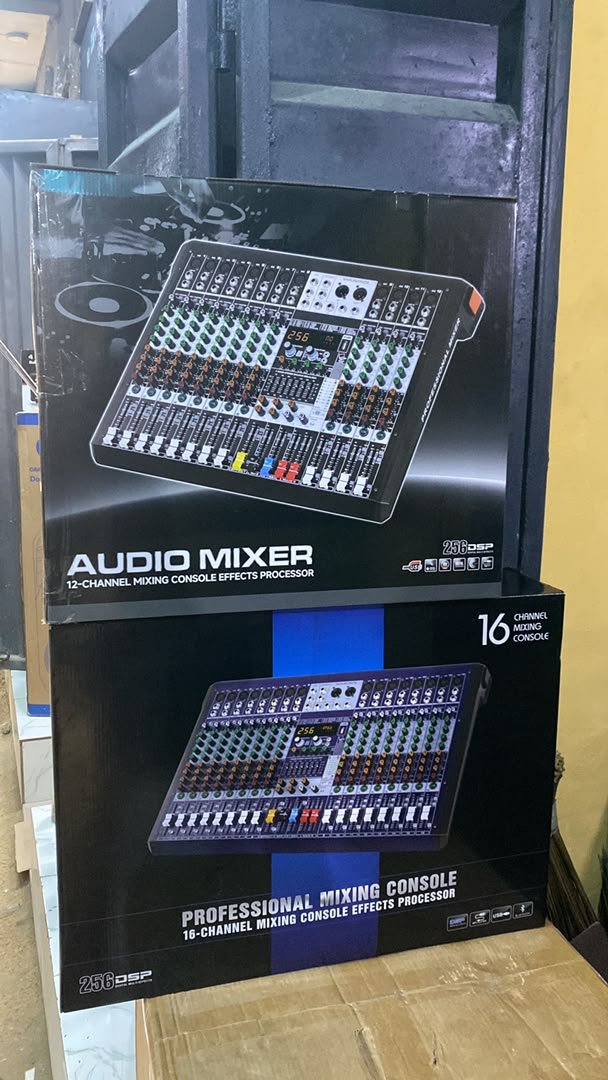 Professional mixer 12, 16 channels with usb