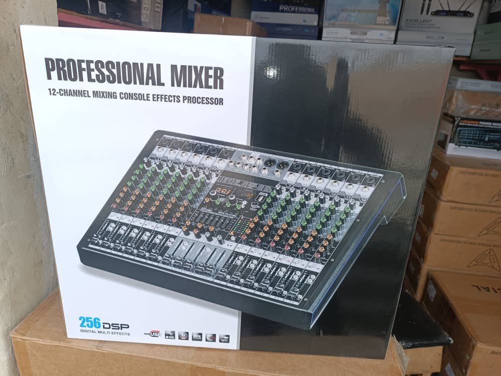 Professional Yamaha 16 channels mixer with usb