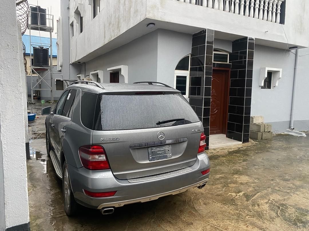 Extremely clean mercedes benz ML350 2011 model for sale