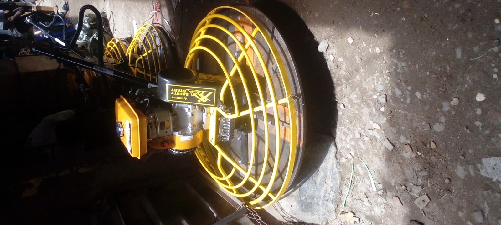 Power trowel