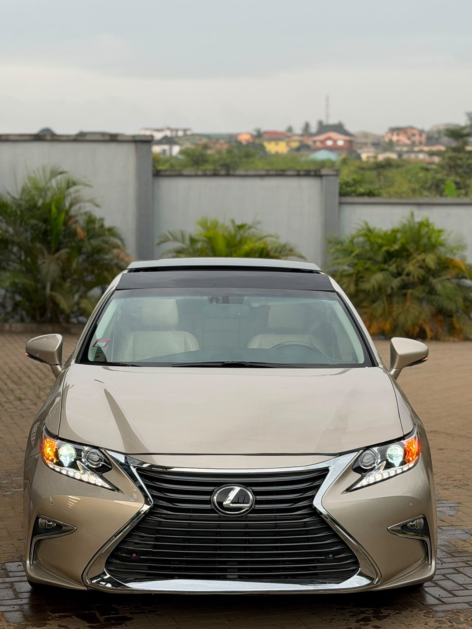 2013 face-lifted to 2016 lexus ES350 for sale in ibadan toks