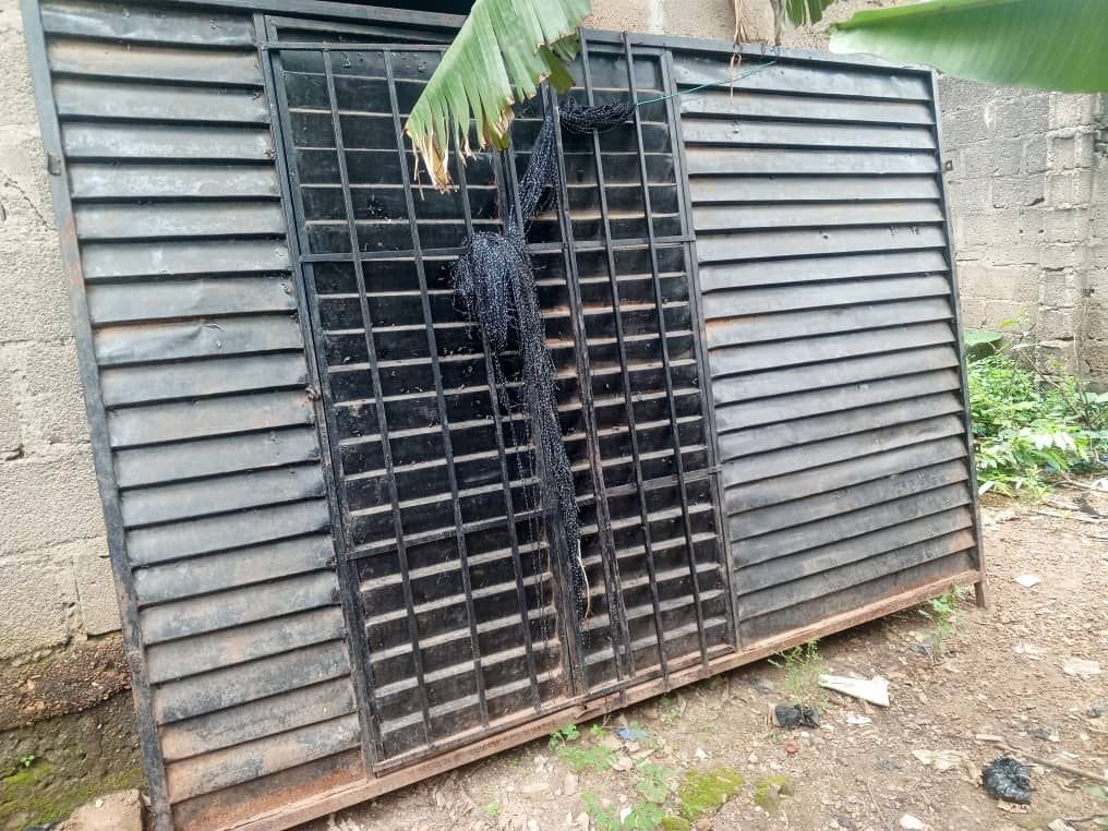 10ft by 10ft container big and spacious for sale in giwa ogun