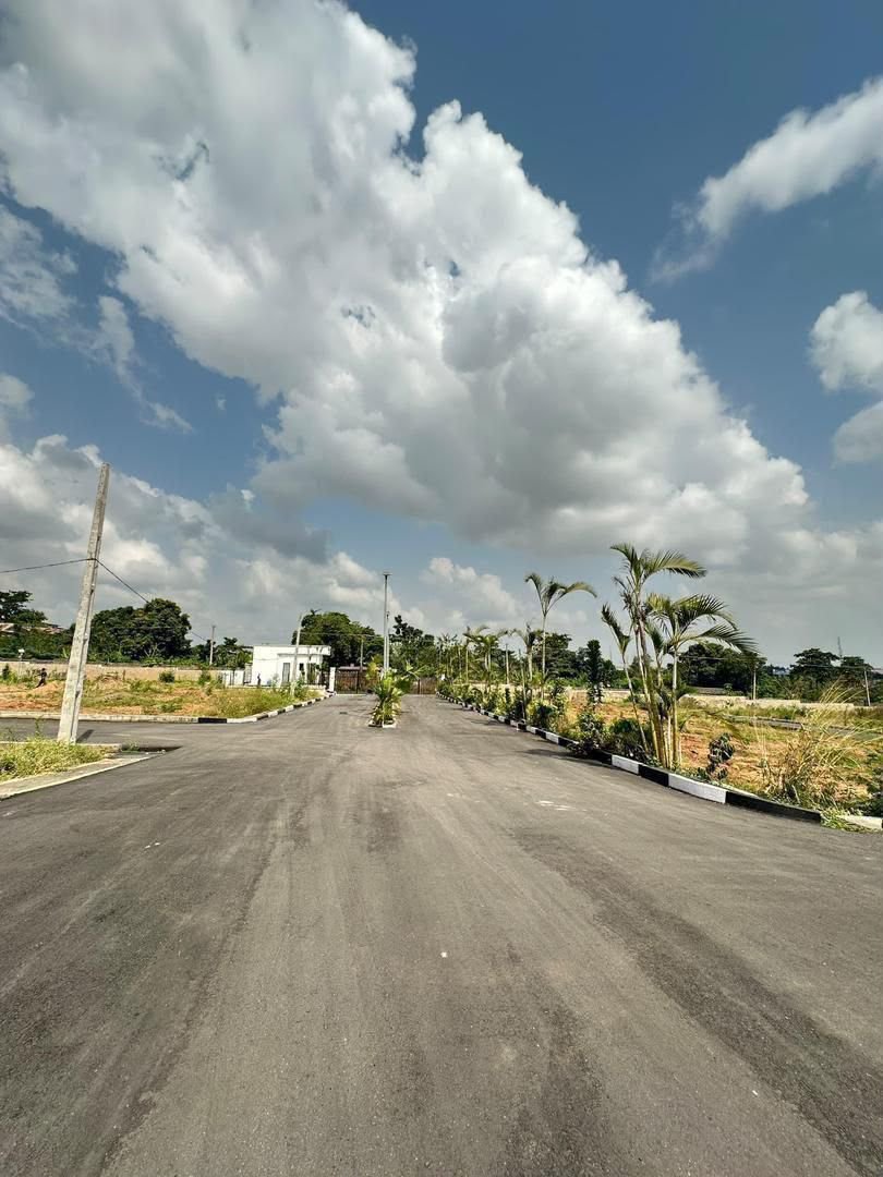 Land facing main road suitable for commercial purpose such as supermarket, hotel, bar, hospital, school, gas plant, Eatery,etc available for sale at Bodija, Oluyole, Ikolaba, Elebu, Akala express,Sango, Eleyele, Mokola, Dugbe, iwo-road, Ringroad, Toll-gat
