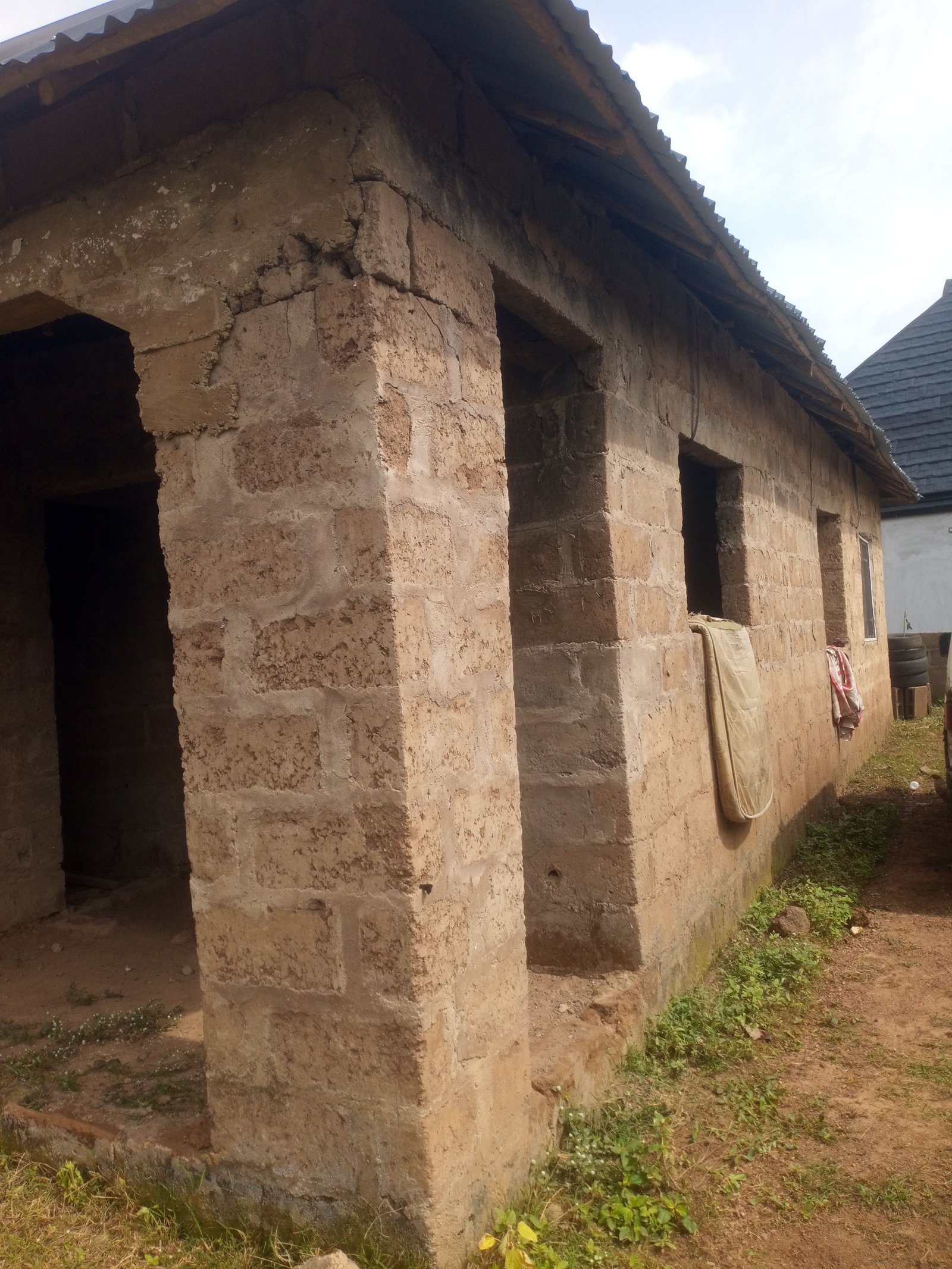 Uncompleted 3bedroom flat