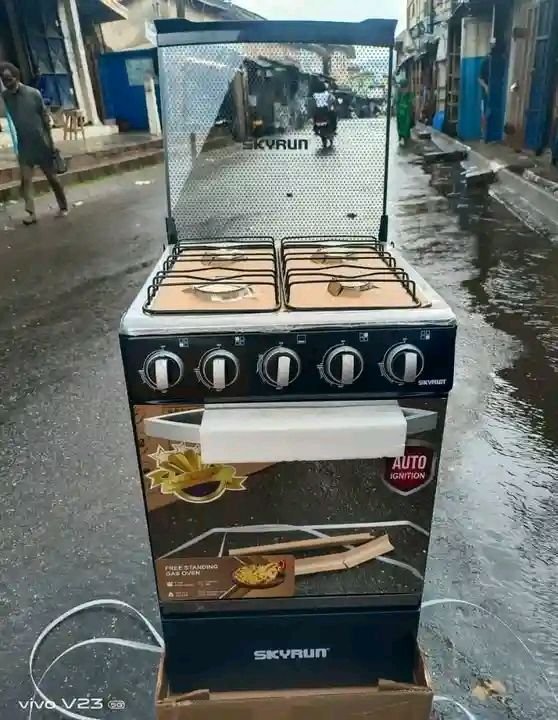 Gas cooker with over